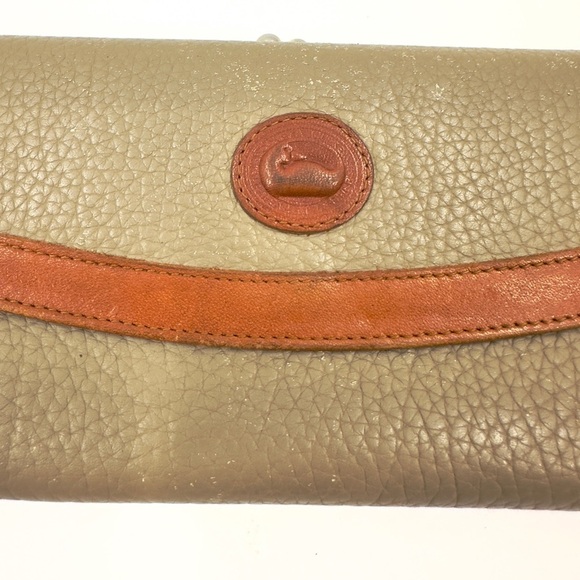 Vintage Dooney & Bourke Leather Wallet Taupe Brown Pebbled Kisslock Coin Purse - Picture 2 of 9